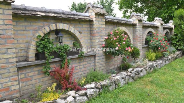 Kuća, Petosoban, Prodaja, 172m2, Širi centar, Gradska lokacija, Apatin