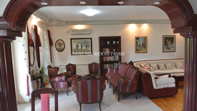 Kuća, Petosoban, Prodaja, 172m2, Širi centar, Gradska lokacija, Apatin