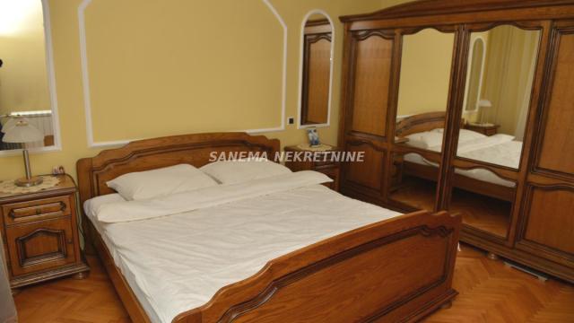 Kuća, Petosoban, Prodaja, 172m2, Širi centar, Gradska lokacija, Apatin