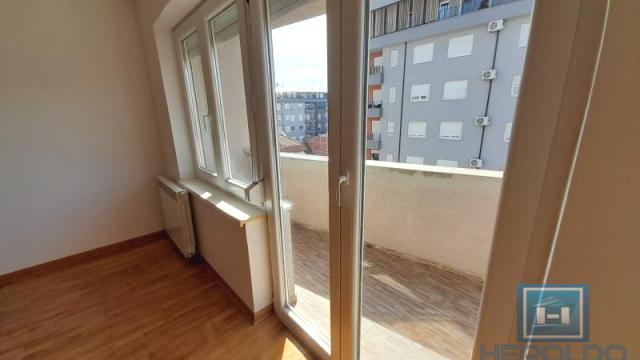 Stan, Trosoban, Prodaja, 73m2, Centar, Gradska lokacija, Jagodina