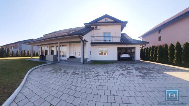 Kuća, Petosoban, Prodaja, 293m2, Gradska lokacija, Ćuprija