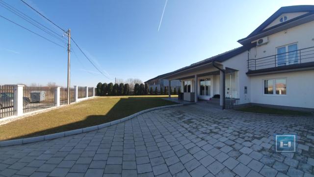 Kuća, Petosoban, Prodaja, 293m2, Gradska lokacija, Ćuprija
