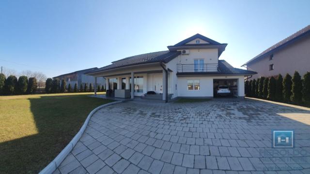 Kuća, Petosoban, Prodaja, 293m2, Gradska lokacija, Ćuprija