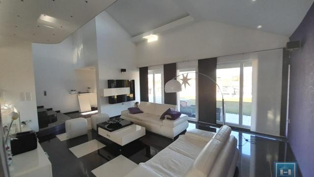Kuća, Petosoban, Prodaja, 293m2, Gradska lokacija, Ćuprija