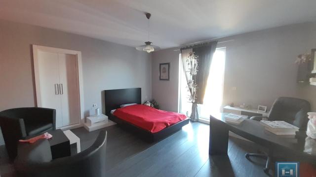 Kuća, Petosoban, Prodaja, 293m2, Gradska lokacija, Ćuprija