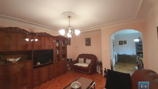 Stan, Trosoban, Prodaja, 81m2, Budžino brdo, Gradska lokacija, Jagodina
