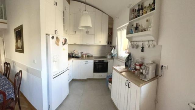 Stan, četvorosoban, Prodaja, 140m2, Crveni krst, Vračar, Cerska