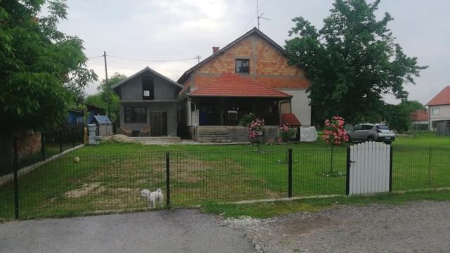 Kuća, Petosoban, Prodaja, 130m2, Medjulužje, Mladenovac, Vojislava Ilica 1