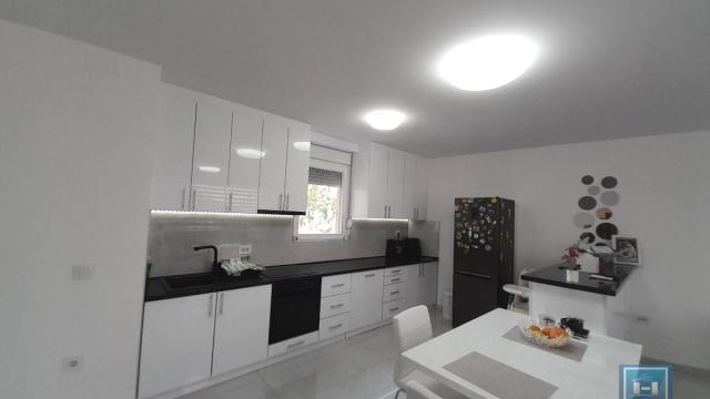 Stan, četvorosoban, Prodaja, 134m2, Centar, Gradska lokacija, Ćuprija