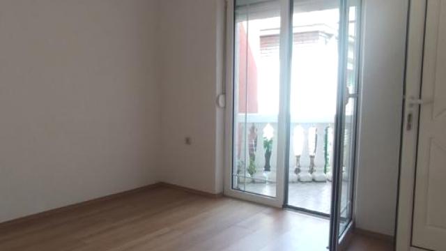 Kuća, Jednoiposoban, Prodaja, 46m2, Centar, Gradska lokacija, Jagodina