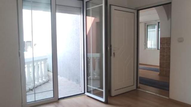 Kuća, Jednoiposoban, Prodaja, 46m2, Centar, Gradska lokacija, Jagodina