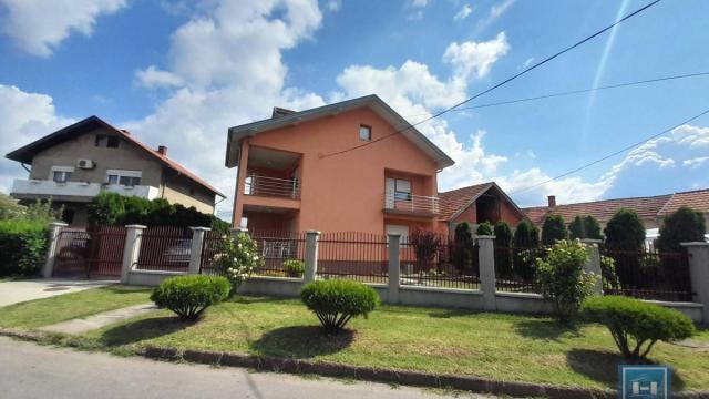 Kuća, Prodaja, 180m2, Centar, Gradska lokacija, Ćuprija