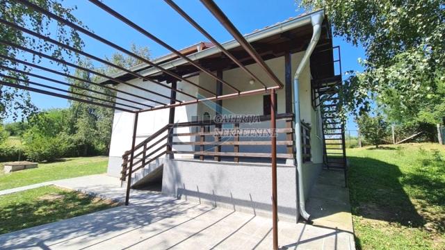 Kuća, Trosoban, Prodaja, 67m2, Živkovačka