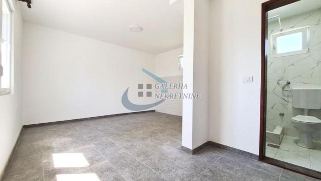 Kuća, Trosoban, Prodaja, 67m2, Živkovačka