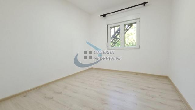 Kuća, Trosoban, Prodaja, 67m2, Živkovačka