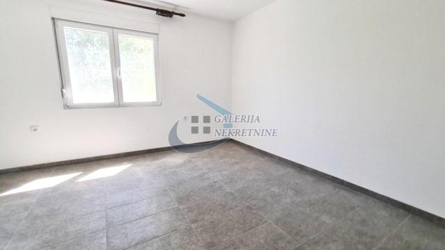 Kuća, Trosoban, Prodaja, 67m2, Živkovačka