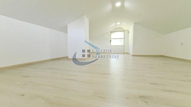 Kuća, Trosoban, Prodaja, 67m2, Živkovačka