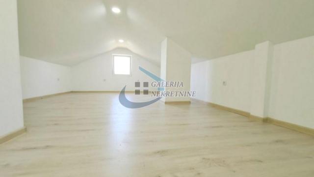 Kuća, Trosoban, Prodaja, 67m2, Živkovačka