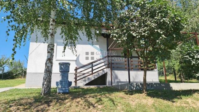 Kuća, Trosoban, Prodaja, 67m2, Živkovačka