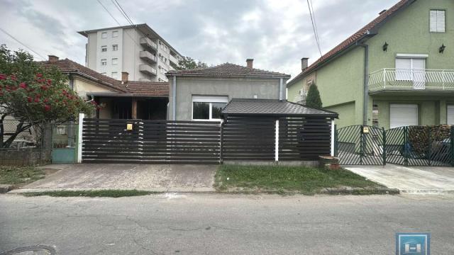 Kuća, Trosoban, Prodaja, 80m2, Centar, Gradska lokacija, Ćuprija