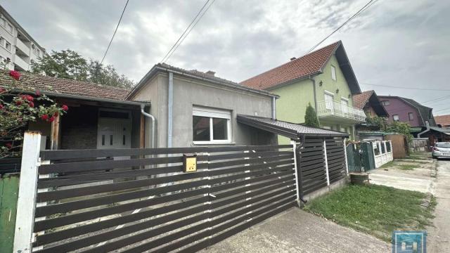 Kuća, Trosoban, Prodaja, 80m2, Centar, Gradska lokacija, Ćuprija