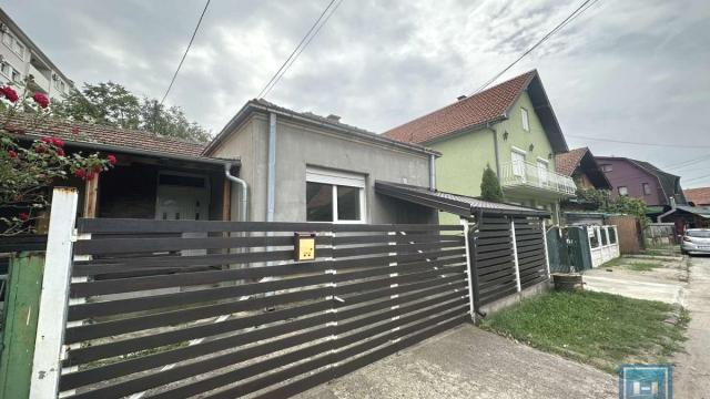 Kuća, Trosoban, Prodaja, 80m2, Centar, Gradska lokacija, Ćuprija