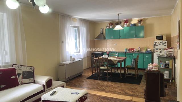 Kuća, Trosoban, Prodaja, 89m2, Širi centar, Gradska lokacija, Apatin
