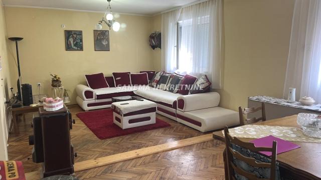 Kuća, Trosoban, Prodaja, 89m2, Širi centar, Gradska lokacija, Apatin