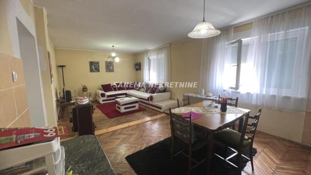 Kuća, Trosoban, Prodaja, 89m2, Širi centar, Gradska lokacija, Apatin