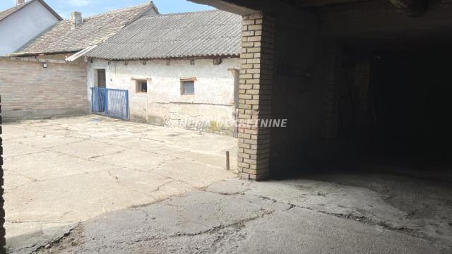 Kuća, Trosoban, Prodaja, 89m2, Širi centar, Gradska lokacija, Apatin