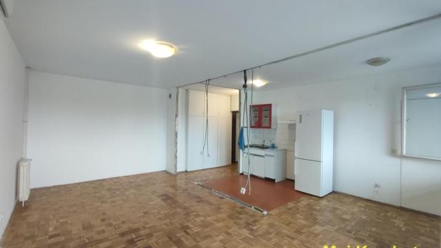 Stan, Trosoban, Prodaja, 78m2, Blok 44 (TC Piramida), Novi Beograd, Gandijeva