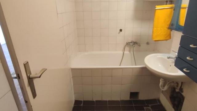 Stan, Trosoban, Prodaja, 78m2, Blok 44 (TC Piramida), Novi Beograd, Gandijeva