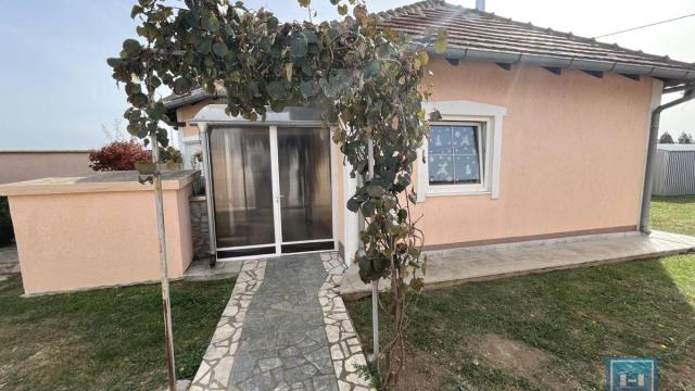 Kuća, Trosoban, Prodaja, 73m2, Okolno mesto, Jagodina