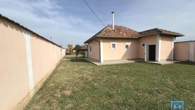 Kuća, Trosoban, Prodaja, 73m2, Okolno mesto, Jagodina