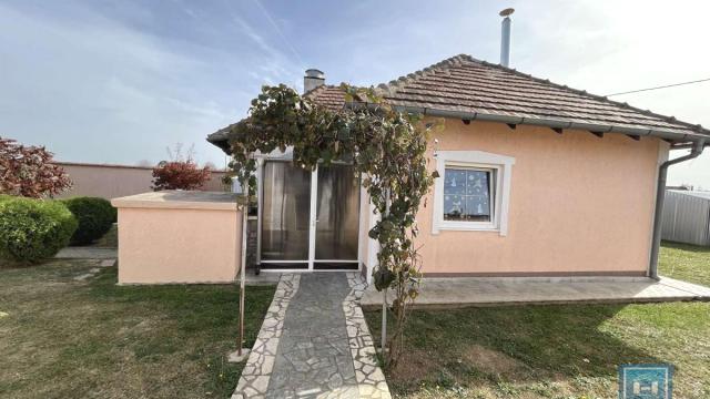 Kuća, Trosoban, Prodaja, 73m2, Okolno mesto, Jagodina