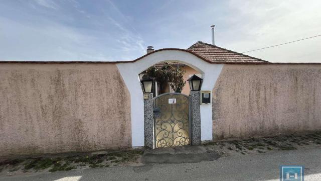 Kuća, Trosoban, Prodaja, 73m2, Okolno mesto, Jagodina
