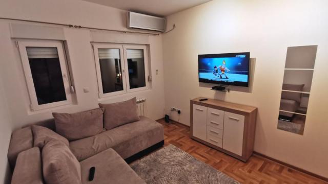 Stan, Jednoiposoban, Izdavanje, 35m2, Hram svetog Save, Vračar, Stojana Protića