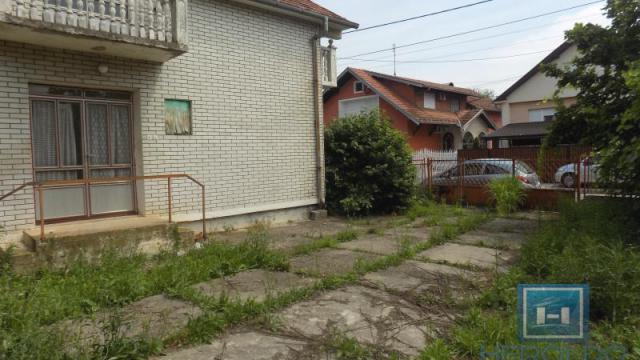 Kuća, četvorosoban, Prodaja, 200m2, Gradska lokacija, Ćuprija