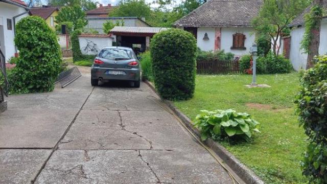 Kuća, četvorosoban, Prodaja, 250m2, Centar, Gradska lokacija, Sombor