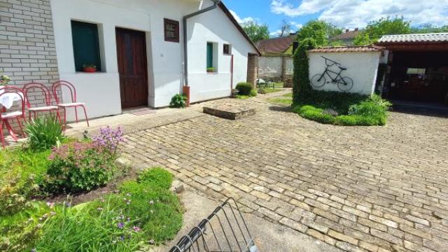 Kuća, četvorosoban, Prodaja, 250m2, Centar, Gradska lokacija, Sombor