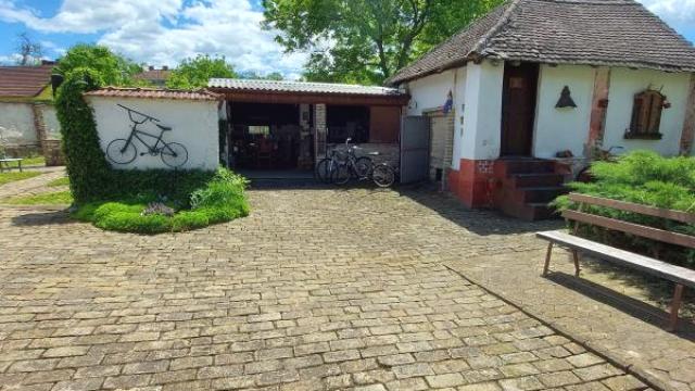 Kuća, četvorosoban, Prodaja, 250m2, Centar, Gradska lokacija, Sombor