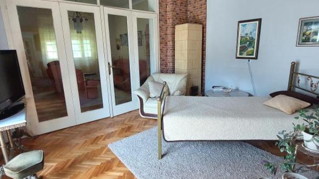 Kuća, četvorosoban, Prodaja, 250m2, Centar, Gradska lokacija, Sombor