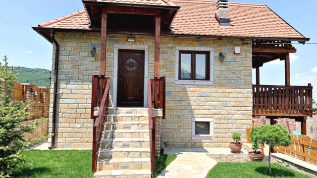 Kuća, Trosoban, Prodaja, 120m2, Malo Središte, Okolno mesto, Središtanska