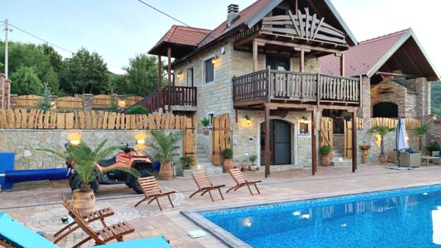 Kuća, Trosoban, Prodaja, 120m2, Malo Središte, Okolno mesto, Središtanska