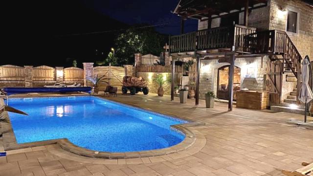 Kuća, Trosoban, Prodaja, 120m2, Malo Središte, Okolno mesto, Središtanska