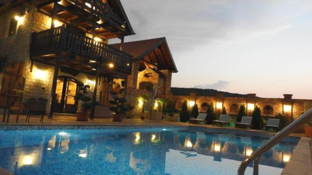 Kuća, Trosoban, Prodaja, 120m2, Malo Središte, Okolno mesto, Središtanska