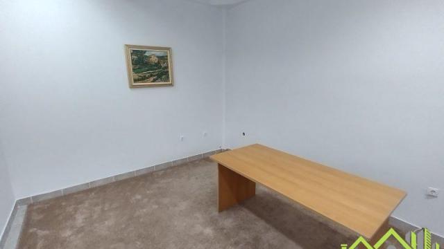 Poslovni prostor, Izdavanje, 65m2, Bulevar zona 3, Medijana, Niš