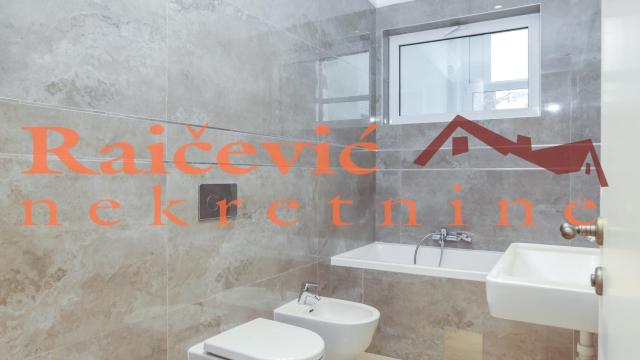 Stan, Prodaja, 221m2, Centar, Stari grad, Francuska