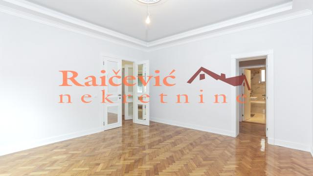 Stan, Prodaja, 221m2, Centar, Stari grad, Francuska