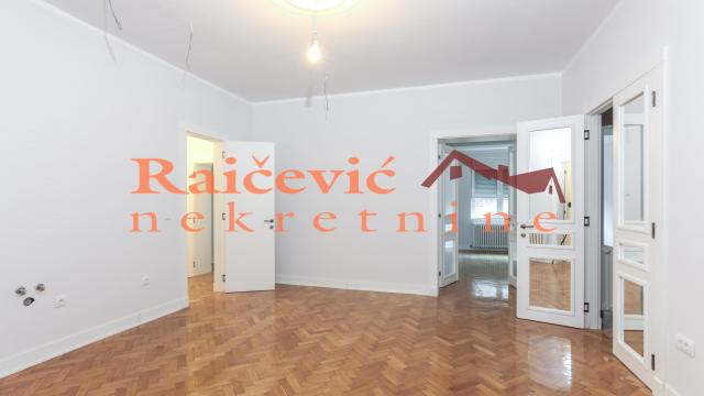 Stan, Prodaja, 221m2, Centar, Stari grad, Francuska
